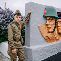 Парень в форме красноармейца на 9 мая :: Евгений Николаев