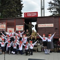 ТЮЗ представил спектакль "40 человек. 8 лошадей" :: Татьяна Машошина