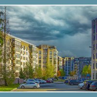 Двор с автомобилями :: Владимир Кроливец