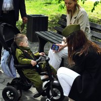 Смотри, малыш! :: Юрий Гайворонскiий Смотри, малыш! :: Юрий Гайворонскiий