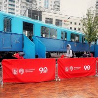 Исторический вагон метро в сквере у станции метро «Сокольники». :: Татьяна Помогалова