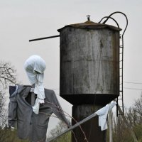 ОДЕВАЛСЯ ОН ПЛОХО, БЫЛ ГЛУПОВАТ, НО ДЕЛО СВОЁ ЗНАЛ И ПОТОМУ ВСЕ ОТНОСИЛИСЬ К НЕМУ С УВАЖЕНИЕМ :: Юрий Вовк