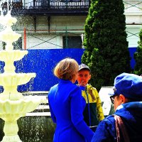 Артём у фонтана :: Юрий Гайворонскiий