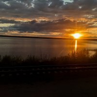 Закат на озере. :: Станислав Мутовин