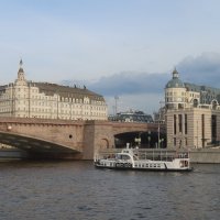 На реке Москве :: Дмитрий И_