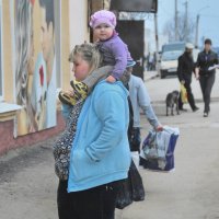 ПУХЛИКИ БЫВАЮТ РАЗНЫЕ. ОБЫЧНО ТЕ, ЧТО СНИЗУ ПОКРУПНЕЕ. МЕЛКИЕ, КАК ПРАВИЛО, СВЕРХУ. НЕ ЗНАЮ ПОЧЕМУ. :: Юрий Вовк