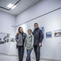 Прекрасная фотохудожница Иринушка & её брат с племянницей на нашей выставке в Тирасполе :: Коля Лукашов