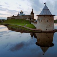 Псков. Кремль. Синий час. :: Alexey YakovLev Псков. Кремль. Синий час. :: Alexey YakovLev