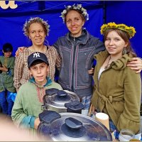 А что в кастрюлях? :: Vladimir Semenchukov