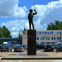 Чебоксары. Памятник "Машиностроитель России". :: Пётр Чернега