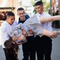 Два раза уронили, зато аккуратно поставили.. :: Лилия .