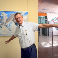 "Автор в творческом полете. На открытии выставки"© :: Владимир Макаров