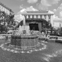 Фонтан на площади Тверской :: Дмитрий Никитин