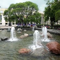 Летом все фонтаны - спасение от жары. :: Татьяна Помогалова