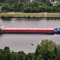 Уплывающий красный май,,, :: Анатолий Колосов