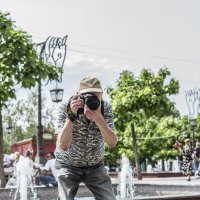 Величайший критик, мыслитель, спортсмен и фотохудожник В. Ф. Чемякин создаёт свой новый шедевр :: Коля Лукашов