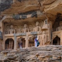 Пещеры Сиддхачал высеченные в скале Гопачала :: Георгий А Пещеры Сиддхачал высеченные в скале Гопачала :: Георгий А