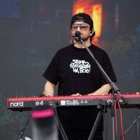 На концерте в День Химика. :: Вик Токарев На концерте в День Химика. :: Вик Токарев