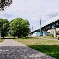 Бунинская аллея ... И станция , и название улицы :: Анатолий Колосов