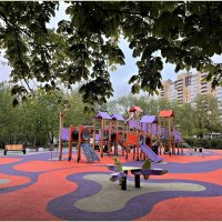 Детская площадка у озера. :: Валерия Комова