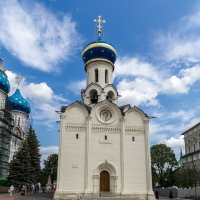 Девочка, голубь и волшебный звон колоколов. :: vladimir Б