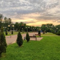 Закат на набережной :: Денис Бочкарёв