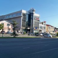 Гостиница на  проспекте  Победы :: Валентин Семчишин