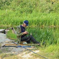 Рыбак на речке Свинцовке. :: Восковых Анна Васильевна Рыбак на речке Свинцовке. :: Восковых Анна Васильевна