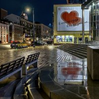 "У парадного подъезда..." :: Сергей Шатохин 