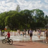 У фонтана :: Сергей Кочнев