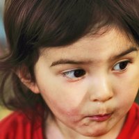 Внучка позирует :: Юрий Гайворонскiий Внучка позирует :: Юрий Гайворонскiий