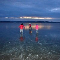 Дед Мороз залил каток на радость детям :: Джексон 