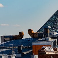 Железные гусеницы, которые живут на крыше. :: Игорь Викторов Железные гусеницы, которые живут на крыше. :: Игорь Викторов