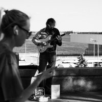 Музыкант на Волге :: Денис Ханыков