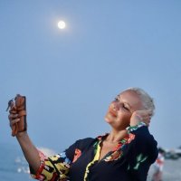 Клубничная луна – созревает пока… :: Натали Королева