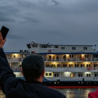 "Как провожают пароходы..." :: Сергей Шатохин "Как провожают пароходы..." :: Сергей Шатохин