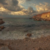 Вечер  в Голубой бухте :: Виктор 