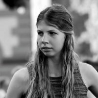 Прохожая :: Юрий. Шмаков