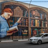 На улицах Ялты :: Константин Бобинский