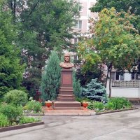 Памятник благоверному князю Александру Невскому :: Galina Solovova