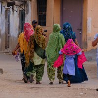 Женщины домой....мужчина в кафе :: Георгий А