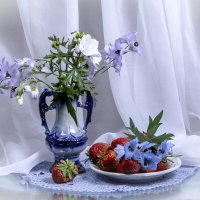 Клубника поспела :: Людмила Павловна Крышковец