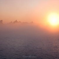 Восход над скалами Колыванского озера 2 :: Вениамин Скородумов