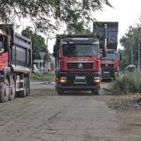 Китайские самосвалы. :: Игорь Родионов Китайские самосвалы. :: Игорь Родионов