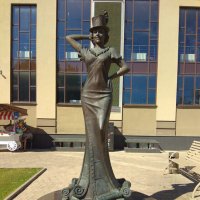 Звенигород. Памятник Любови Орловой :: Дмитрий Никитин