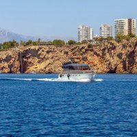 Морская прогулка к водопадам. :: Yuri Chudnovetz