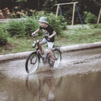 Гонять по лужам :: Сергей Царёв