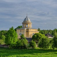 Храм Успения Пресвятой Богородицы в Любытино(1832г.) :: Александр Филатов