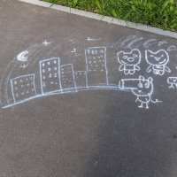 Рисунки на асфальте :: Валерий Иванович
