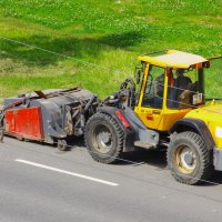 Днём вчера чистит улицу, что-бы ливню хорошо (+32С)... :: Юрий Куликов